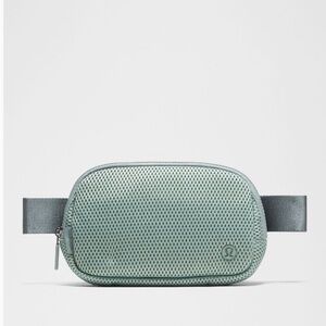 Lululemon Everywhere Belt Bag Knit Mesh 1L Sage Green NWT